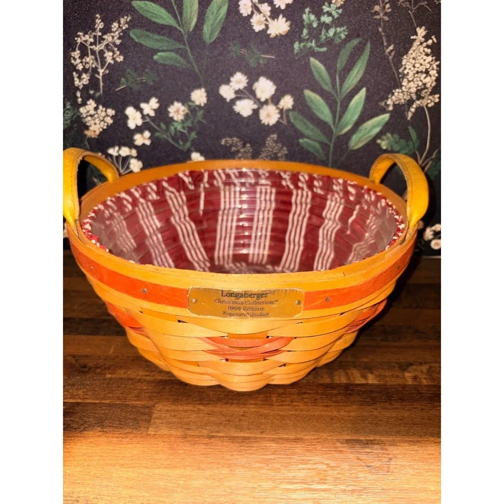 Longaberger 1999 Christmas Collection Popcorn Basket with Liner and‎ Protector